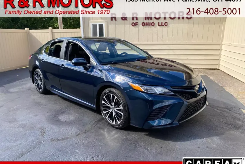 2020 Toyota Camry SE photo 1