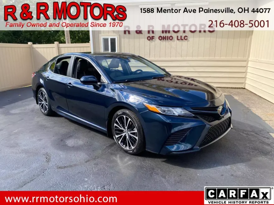2020 Toyota Camry SE photo 1