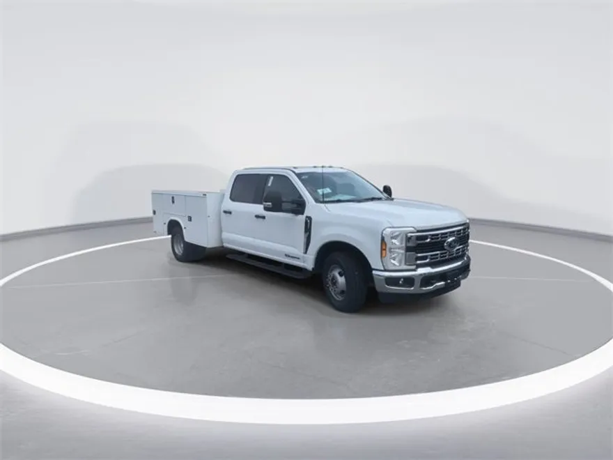 2024 Ford F-350 photo 1