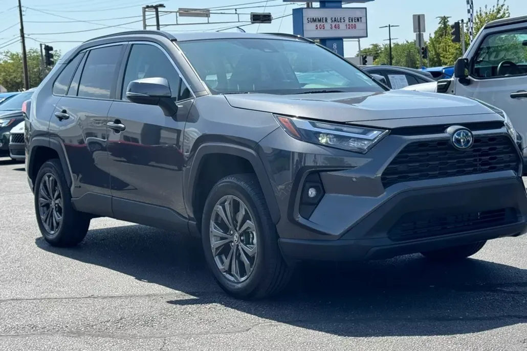 2024 Toyota RAV4 Hybrid XLE Premium photo 1