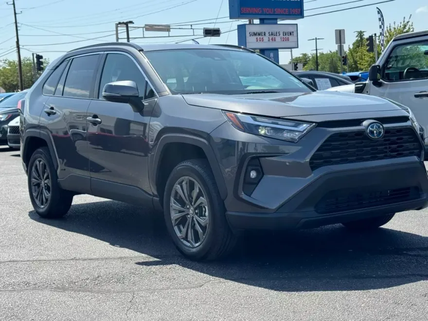2024 Toyota RAV4 Hybrid XLE Premium photo 1