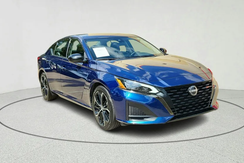 2024 Nissan Altima 2.5 SR photo 1