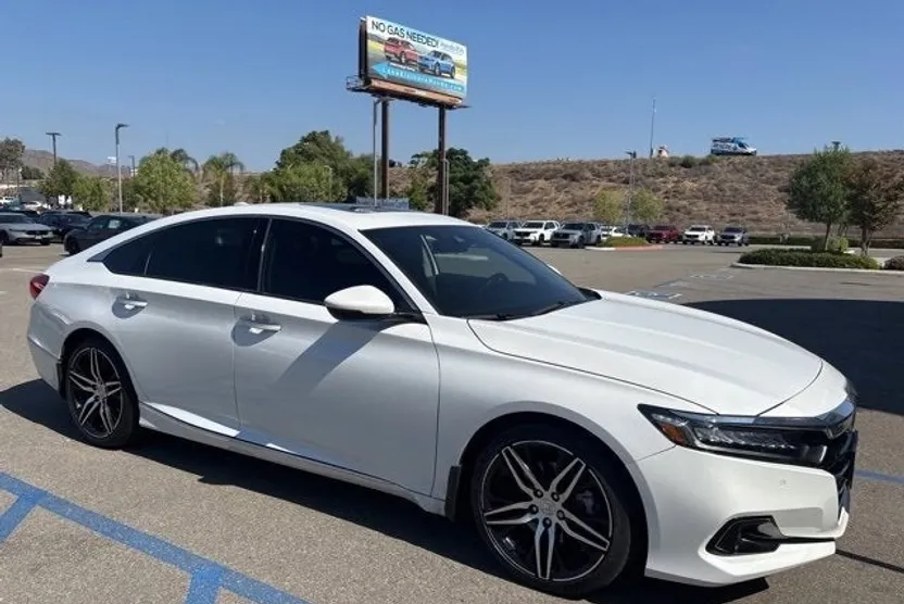 2022 Honda Accord Touring photo 1