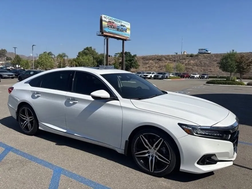 2022 Honda Accord Touring photo 1