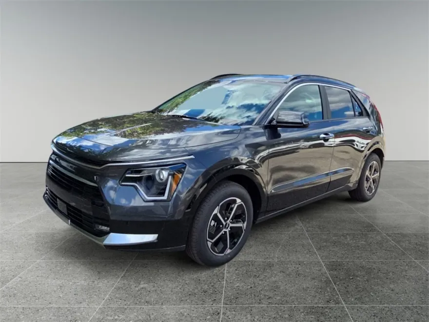 2025 Kia Niro SX photo 1