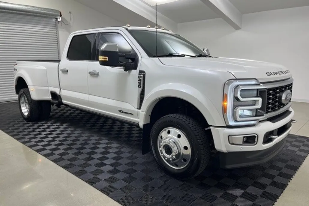 2023 Ford F-450 photo 1