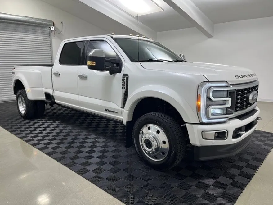 2023 Ford F-450 photo 1