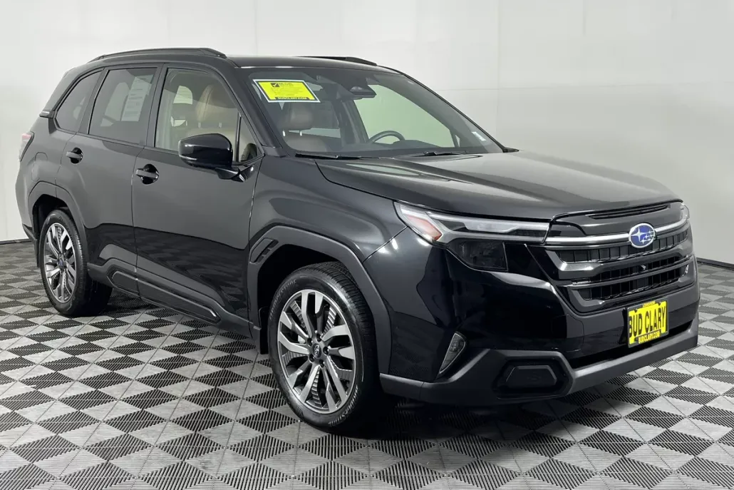 2025 Subaru Forester Touring photo 1