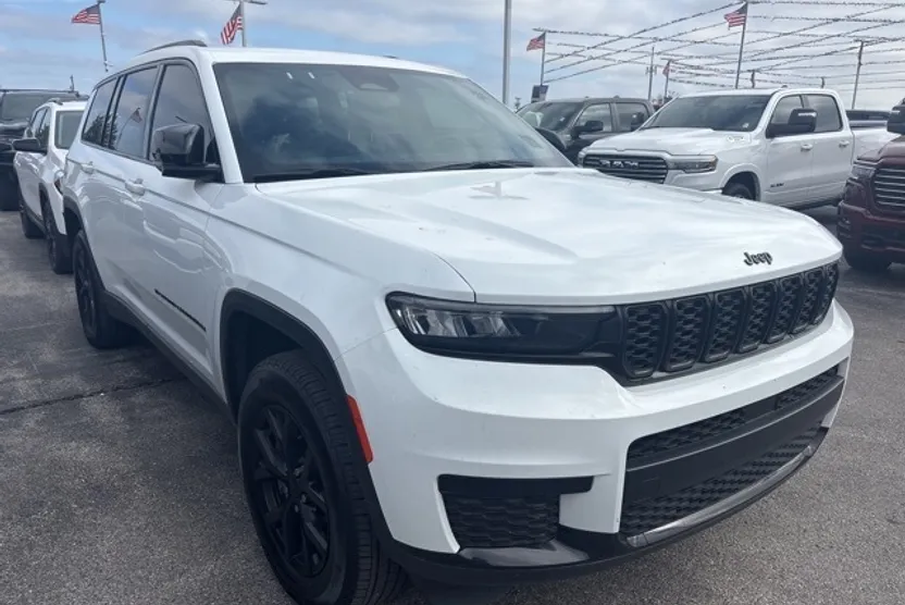 2024 Jeep Grand Cherokee Altitude photo 1