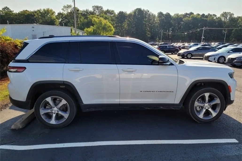 2023 Jeep Grand Cherokee Limited photo 1