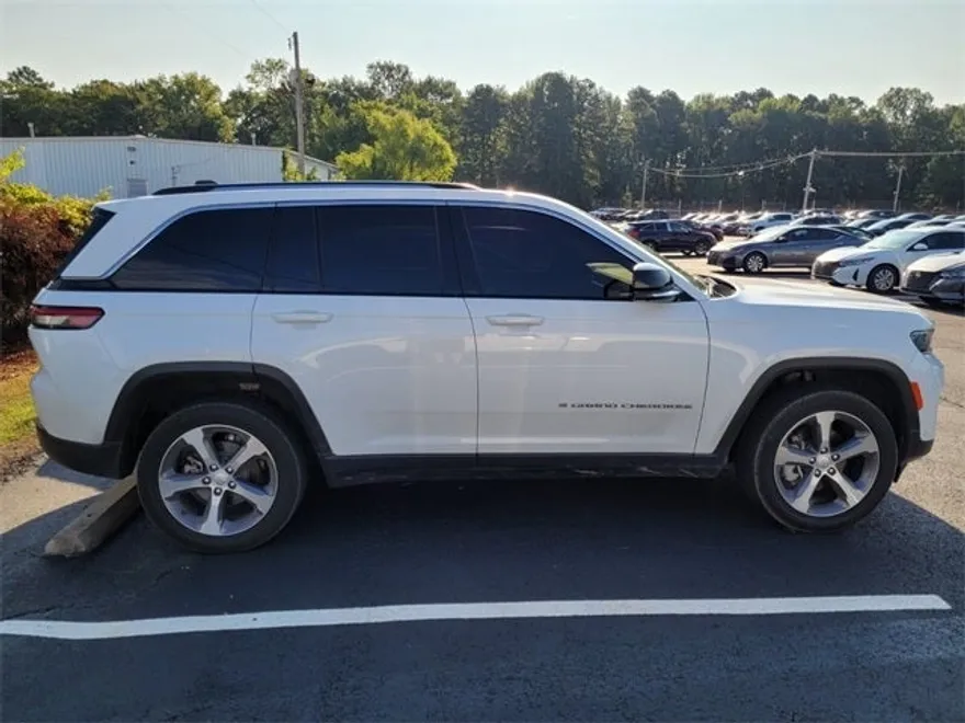 2023 Jeep Grand Cherokee Limited photo 1