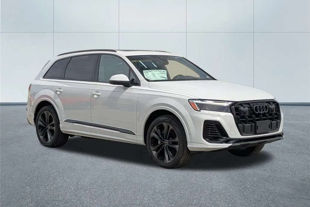 2025 Audi Q7 55 Premium Plus photo 1