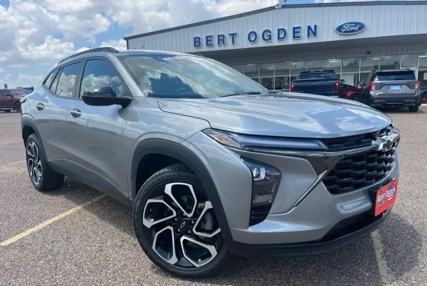 2024 Chevrolet Trax photo 1