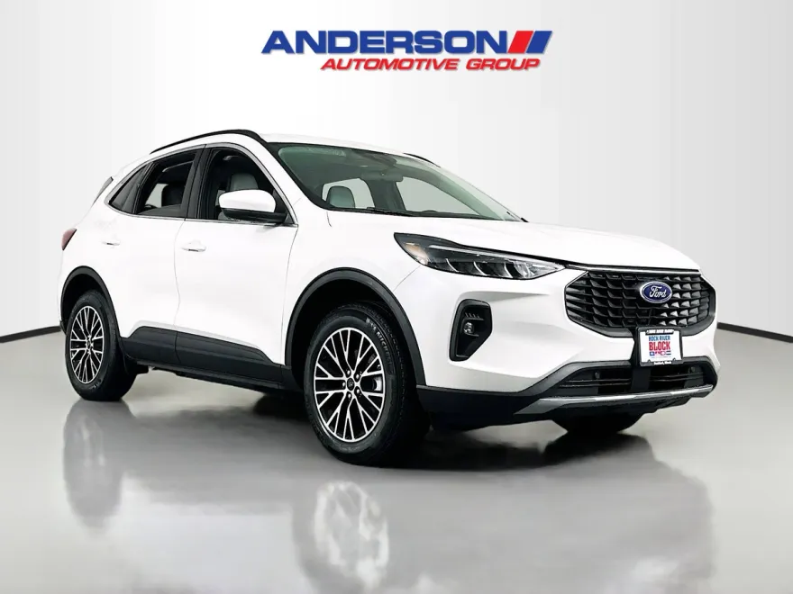 2025 Ford Escape Titanium photo 1