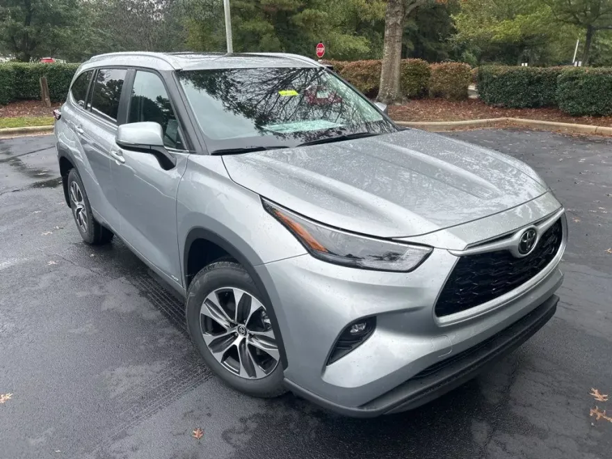 2025 Toyota Highlander Hybrid XLE photo 1