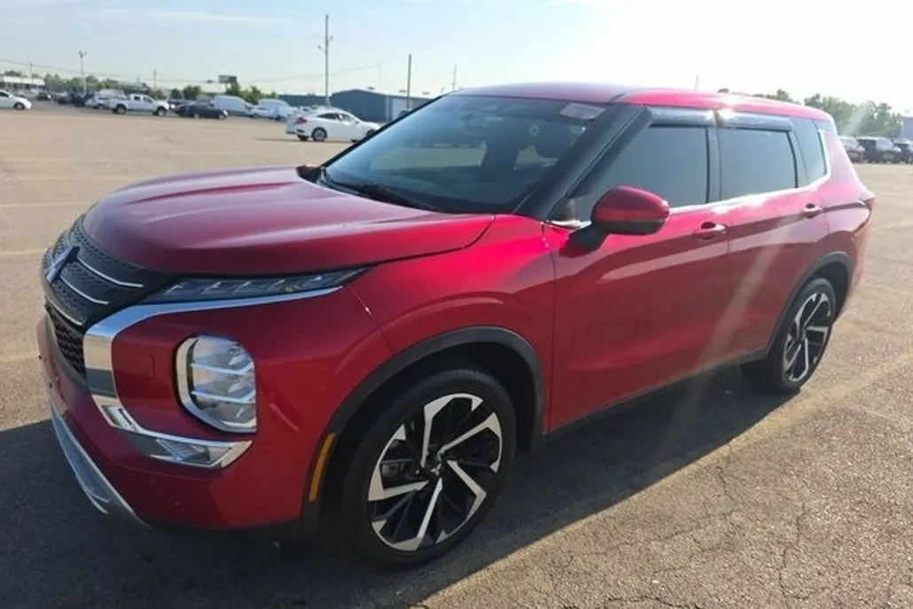 2024 Mitsubishi Outlander SE photo 1