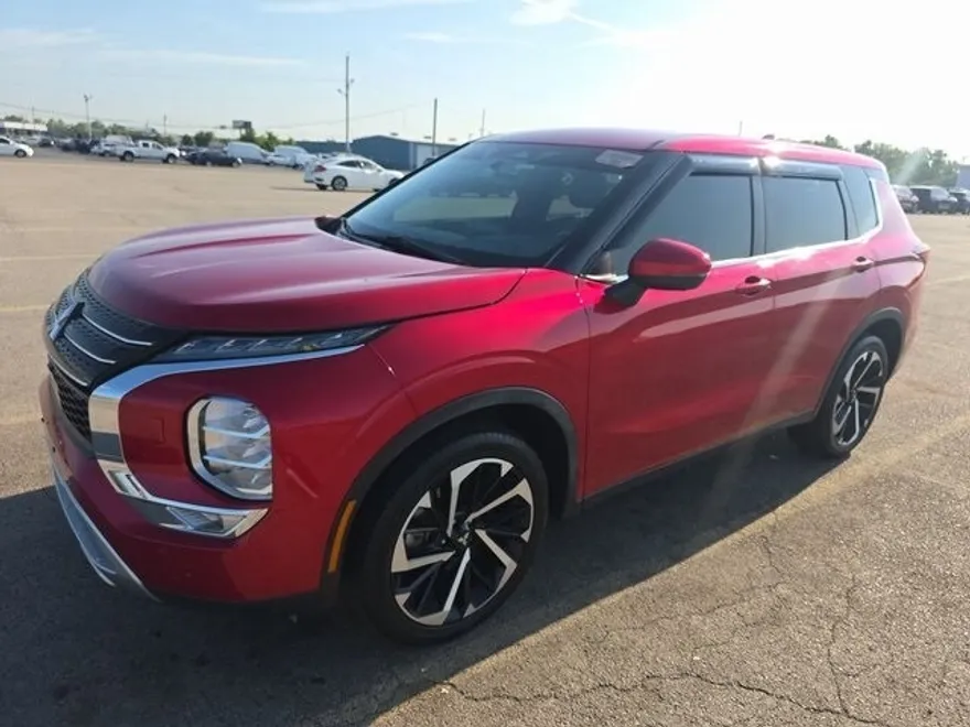 2024 Mitsubishi Outlander SE photo 1