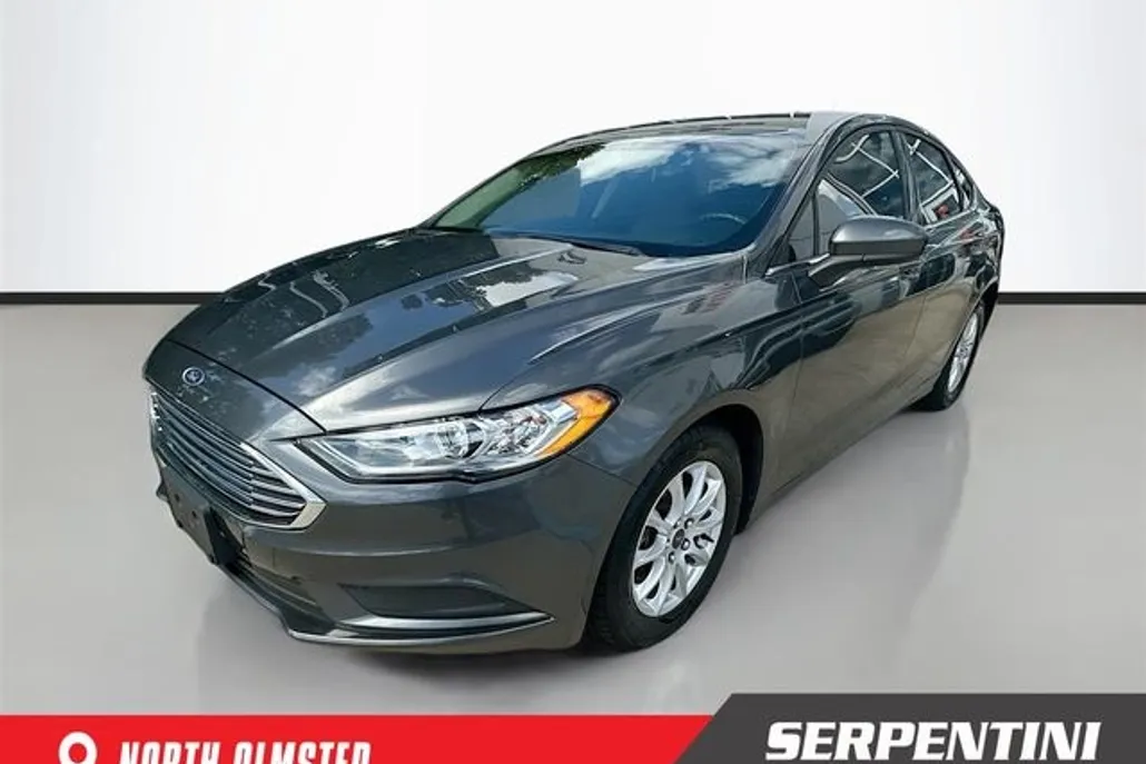 2017 Ford Fusion S photo 1