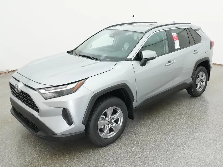 2025 Toyota RAV4 XLE photo 1