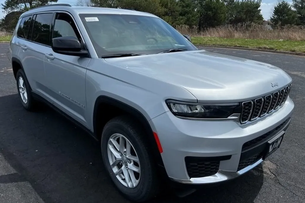 2024 Jeep Grand Cherokee Laredo photo 1