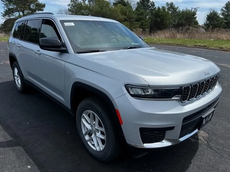 2024 Jeep Grand Cherokee Laredo photo 1