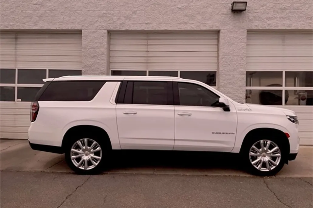 2024 Chevrolet Suburban High Country photo 1