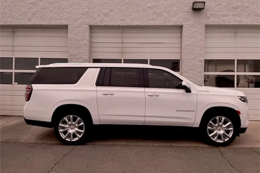 2024 Chevrolet Suburban High Country photo 1