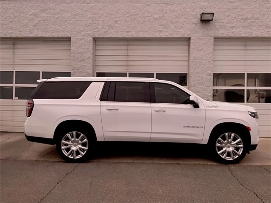 2024 Chevrolet Suburban High Country photo 1