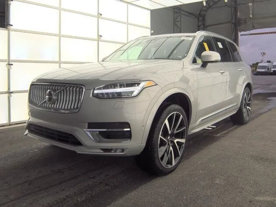2024 Volvo XC90 B5 AWD Plus photo 1