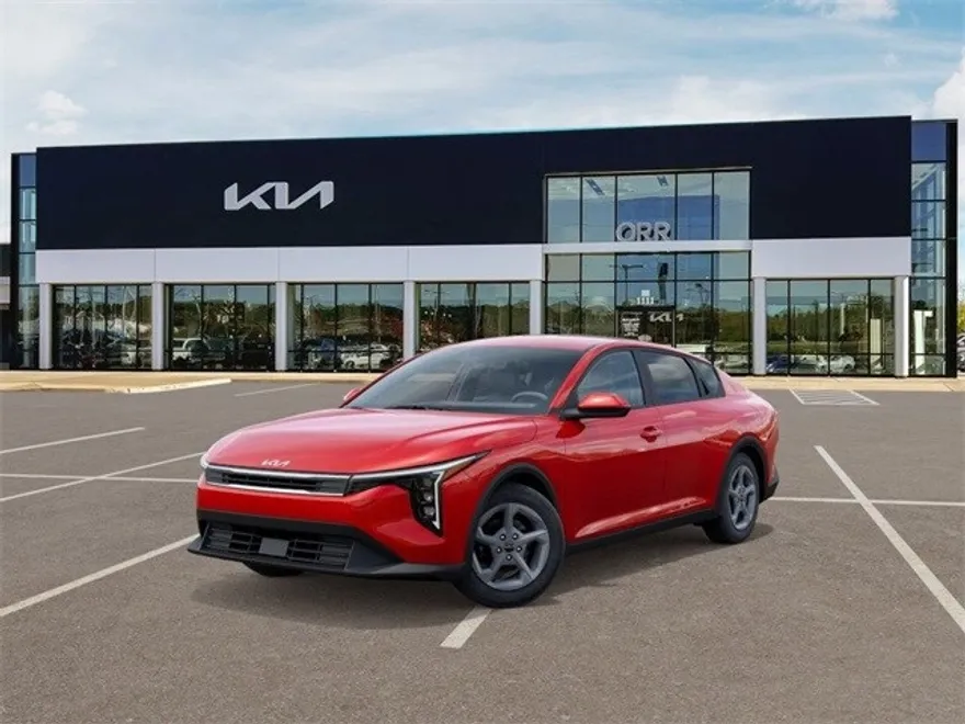 2025 Kia K4 LXS photo 1