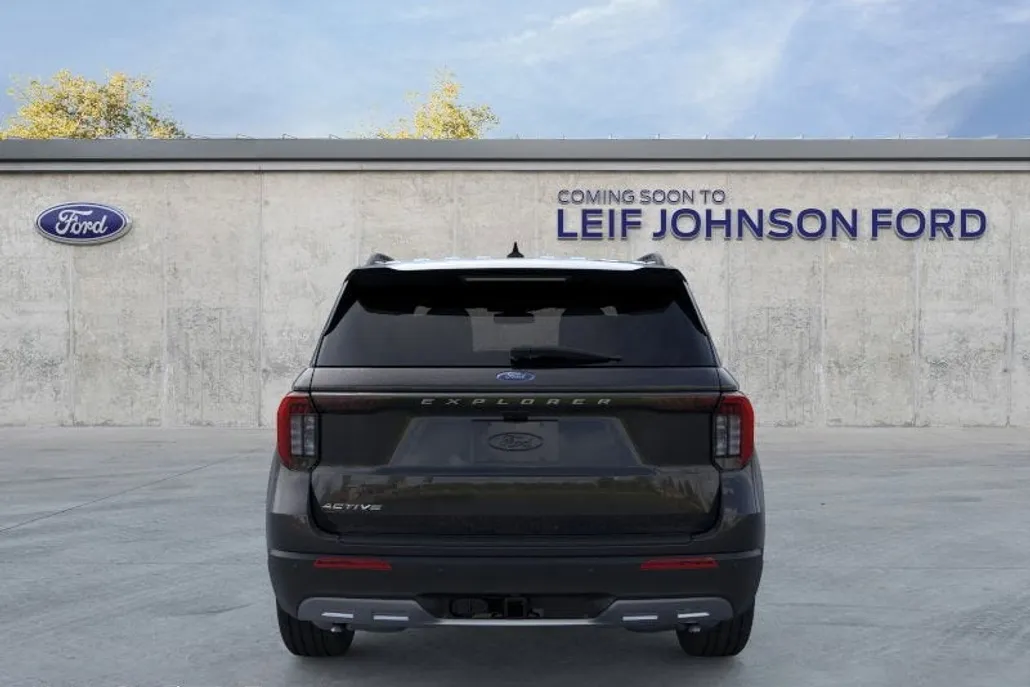 2025 Ford Explorer photo 1