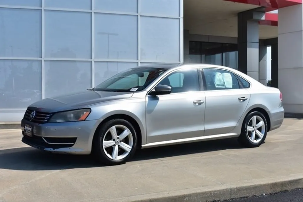 2013 Volkswagen Passat SE photo 1