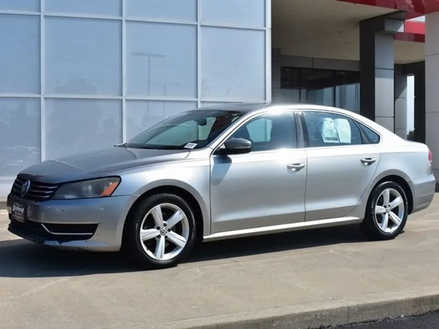 2013 Volkswagen Passat SE photo 1