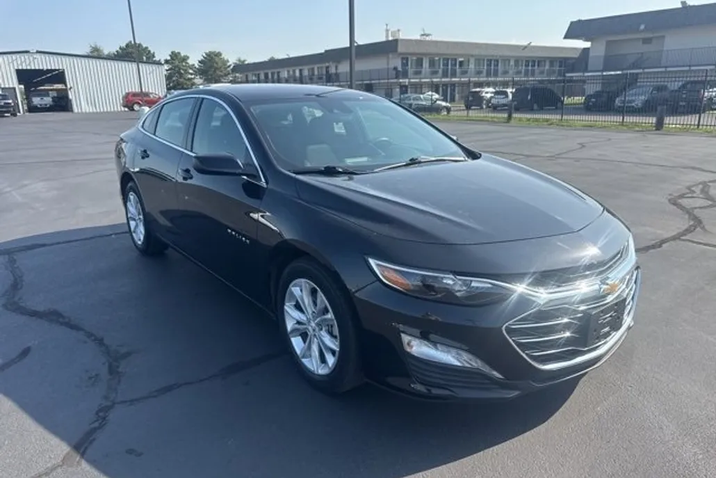 2024 Chevrolet Malibu 1LT photo 1