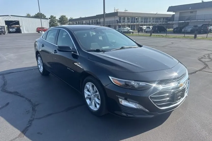 2024 Chevrolet Malibu 1LT photo 1
