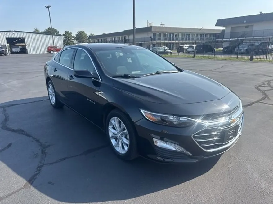 2024 Chevrolet Malibu 1LT photo 1