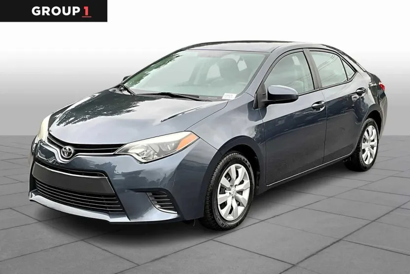 2016 Toyota Corolla LE photo 1