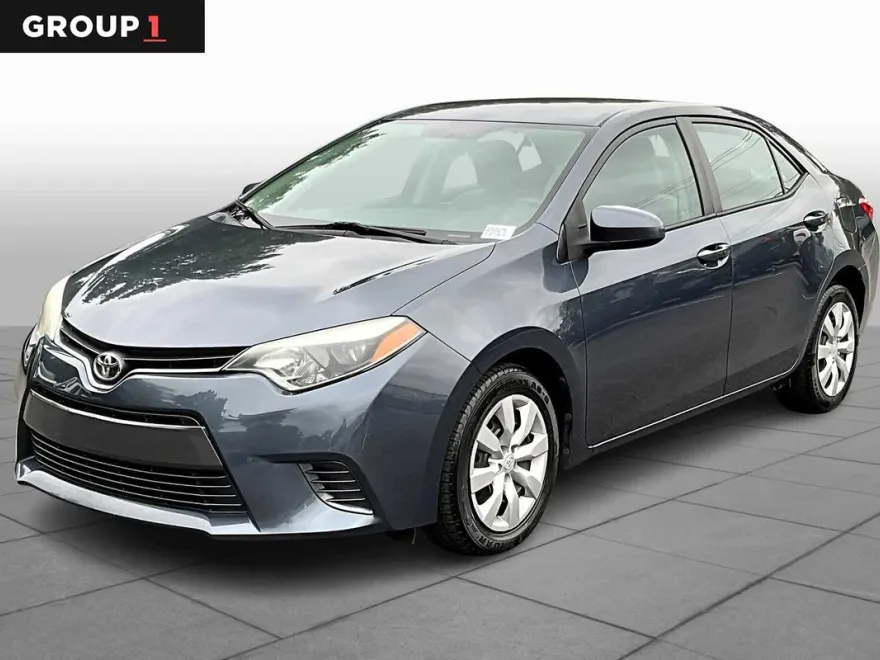 2016 Toyota Corolla LE photo 1