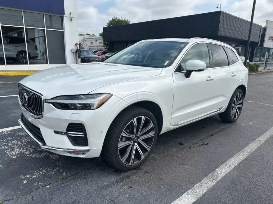 2023 Volvo XC60 B5 Ultimate photo 1