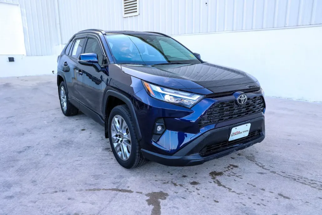 2022 Toyota RAV4 XLE Premium photo 1