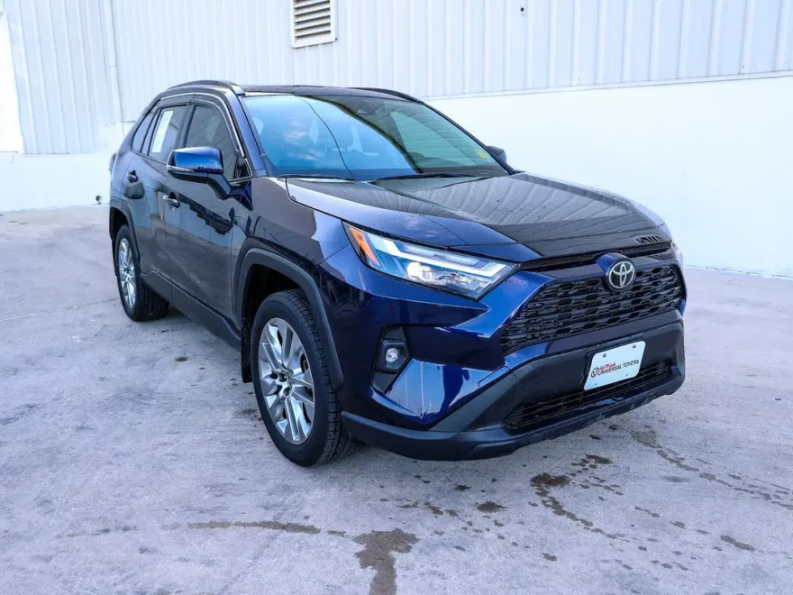 2022 Toyota RAV4 XLE Premium photo 1