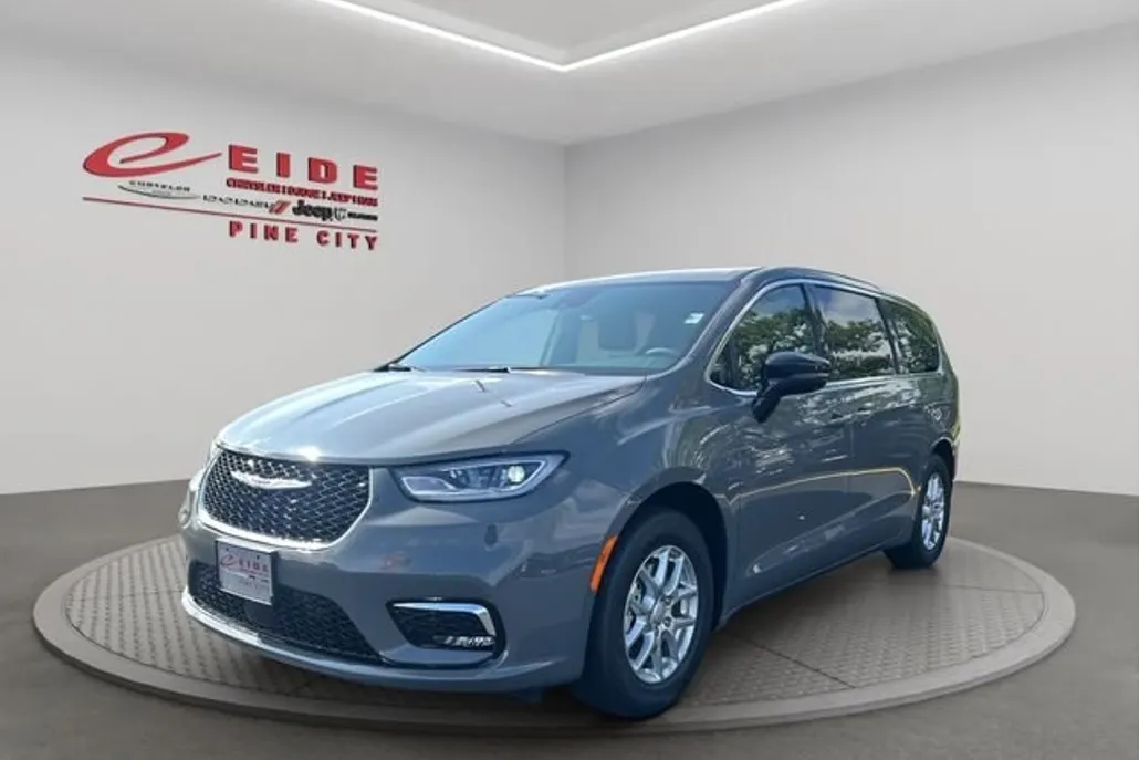 2025 Chrysler Pacifica photo 1