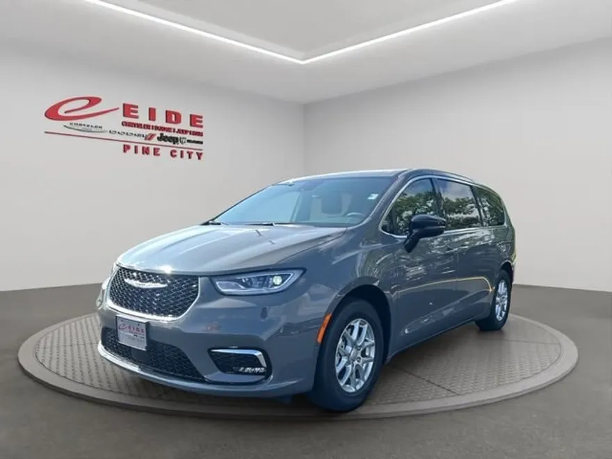 2025 Chrysler Pacifica photo 1