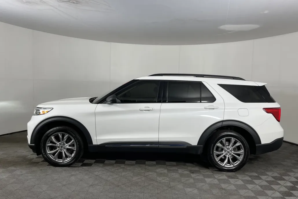 2021 Ford Explorer XLT photo 1
