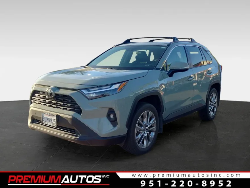 2022 Toyota RAV4 XLE Premium photo 1