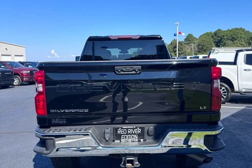 2024 Chevrolet Silverado 2500HD LT photo 1