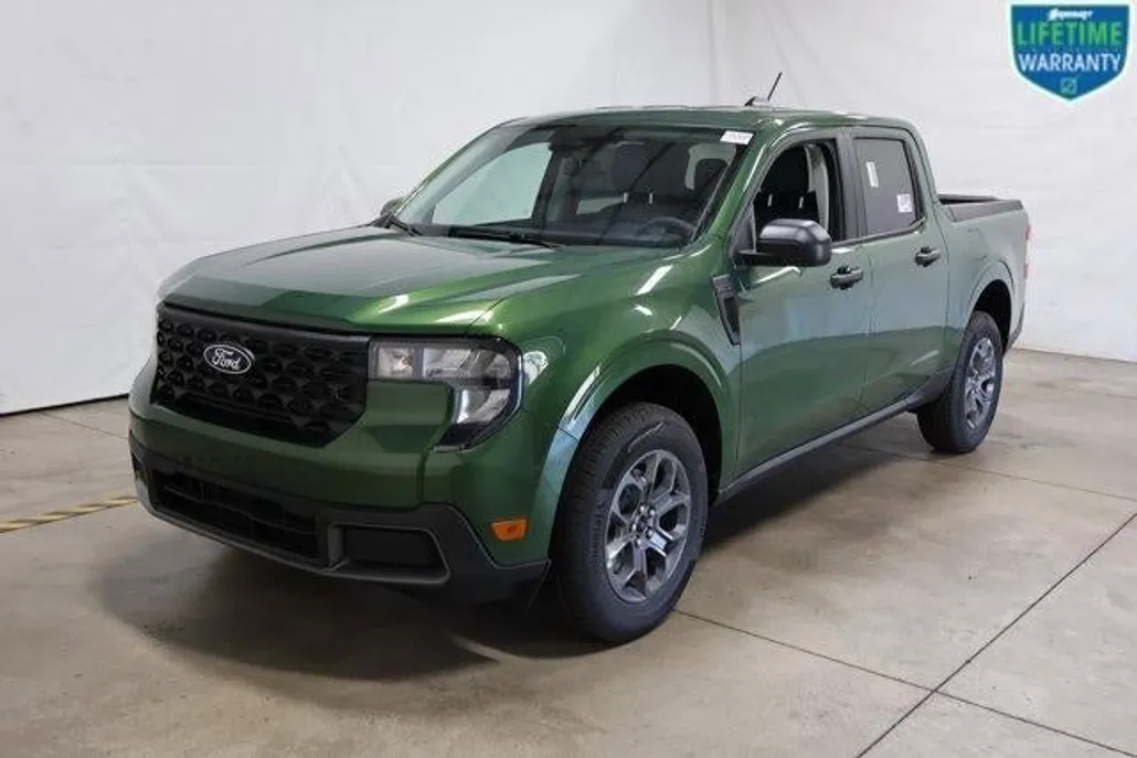 2025 Ford Maverick XLT photo 1