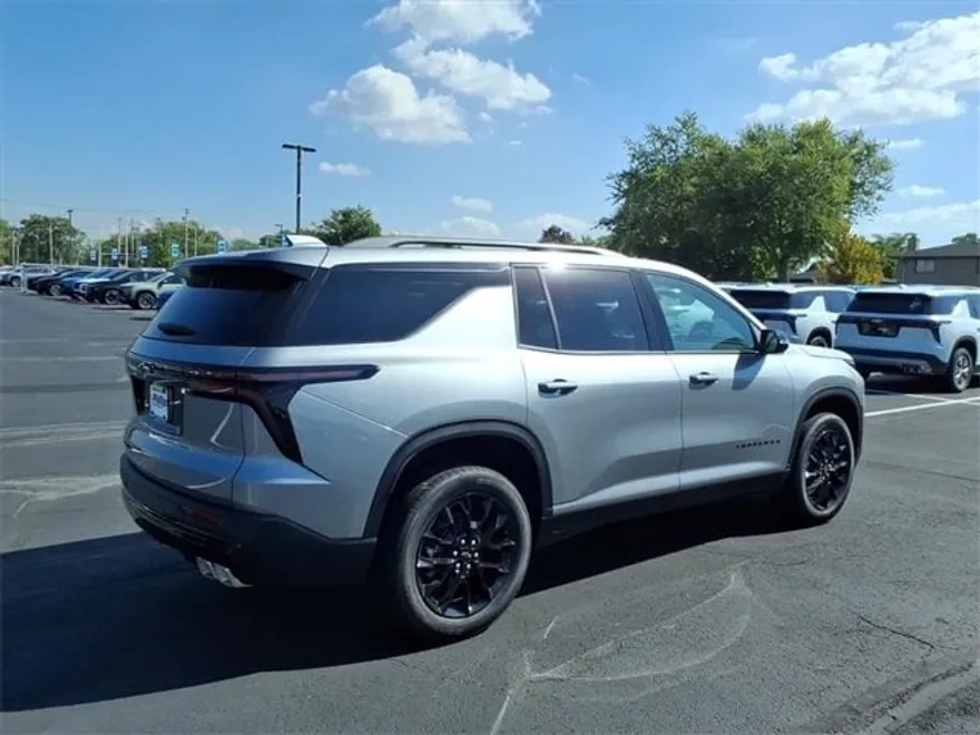 2026 Chevrolet Traverse photo 1