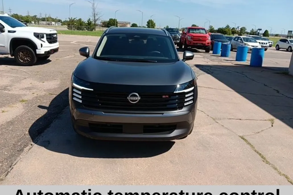 2025 Nissan Kicks SR photo 1