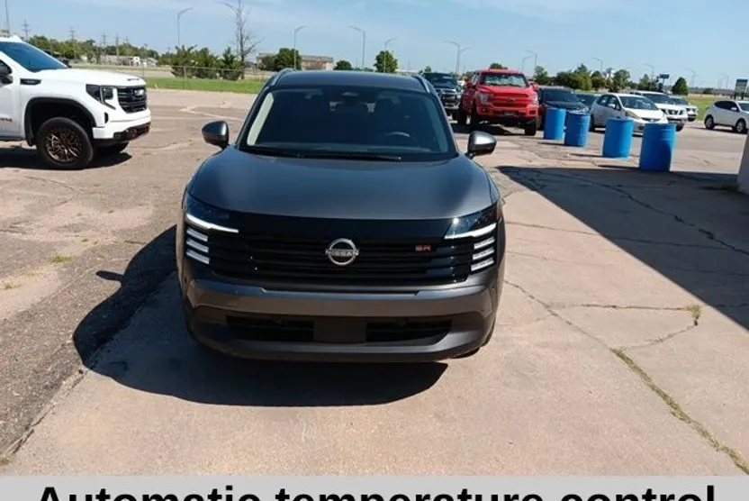 2025 Nissan Kicks SR photo 1